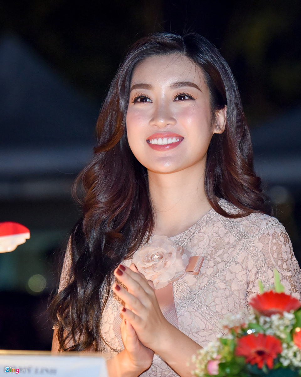 Nữ sinh Ngoại thương gây choáng ngợp với màn vũ đạo bốc lửa